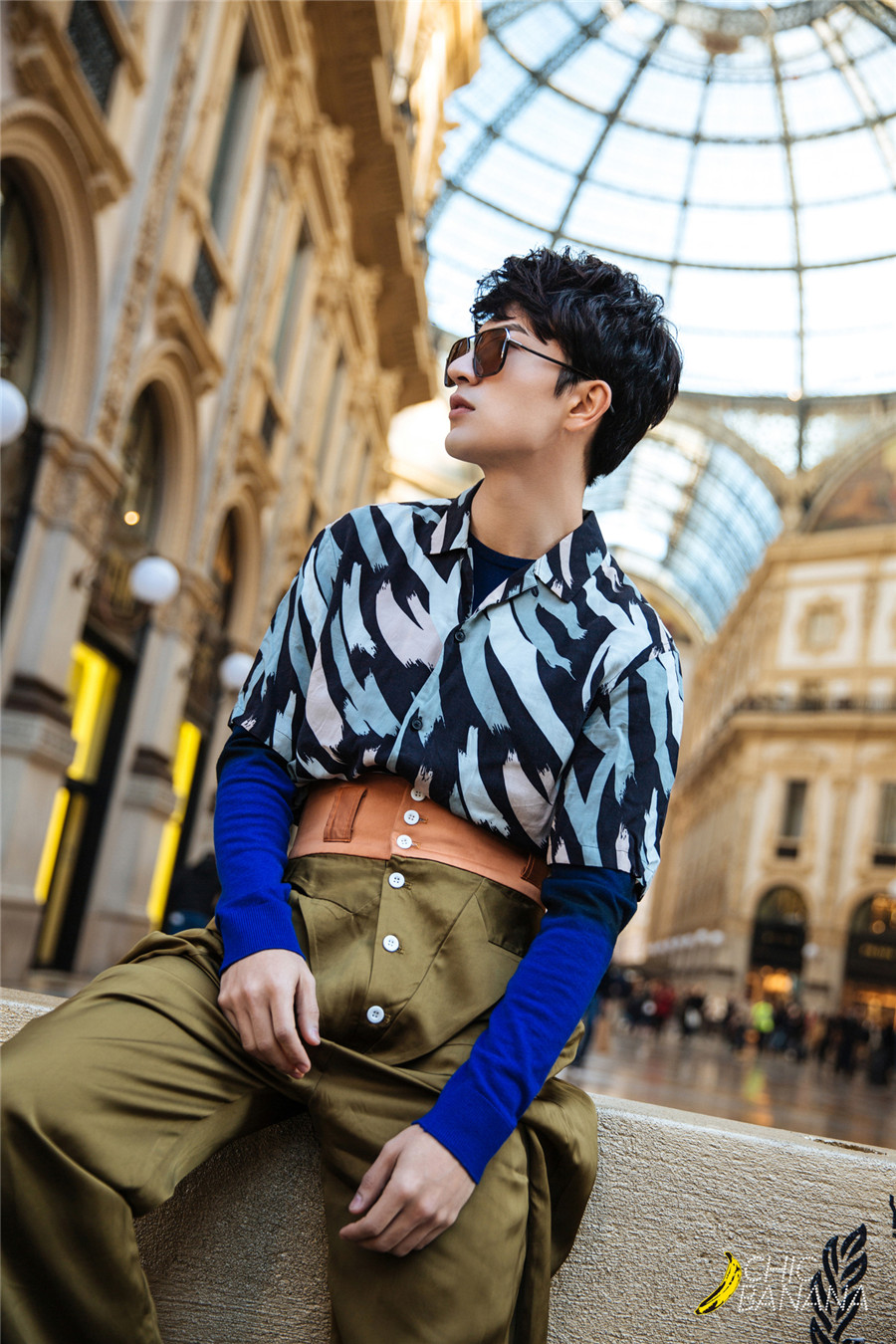 米热曝米兰街拍&nbsp;随性自然文艺范儿十足