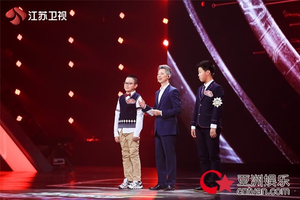 是什么让“关队长”智商不灵了？&nbsp;本周五开播的最强大脑1V1对战难到潘粤明都说怀疑人生