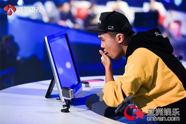 是什么让“关队长”智商不灵了？&nbsp;本周五开播的最强大脑1V1对战难到潘粤明都说怀疑人生