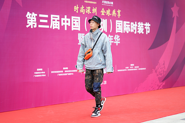 深圳时装节街拍:寻找最IN、最潮时尚态度