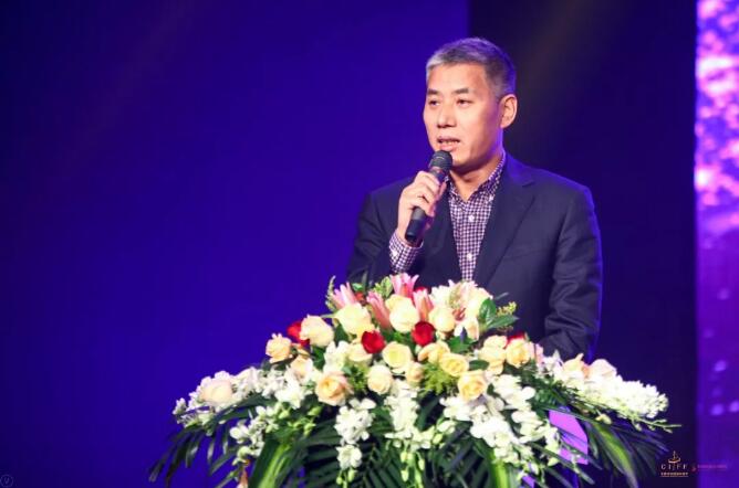 潮人扎堆的深圳时装节火热起航 时尚无终点