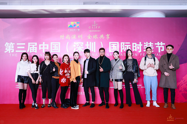 深圳时装节街拍:寻找最IN、最潮时尚态度
