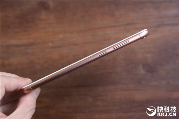 1499元！华为畅享7S开箱图赏：支持人脸识别