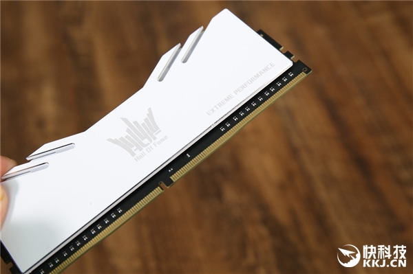 3600MHz！影驰名人堂EXTREME内存开箱图赏：纯白信仰
