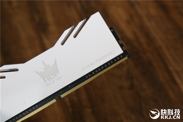 3600MHz！影驰名人堂EXTREME内存开箱图赏：纯白信仰