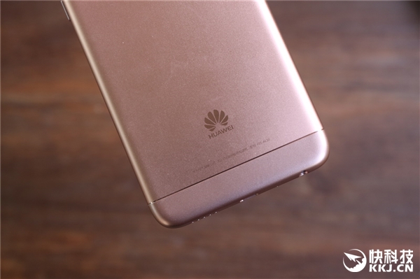 1499元！华为畅享7S开箱图赏：支持人脸识别