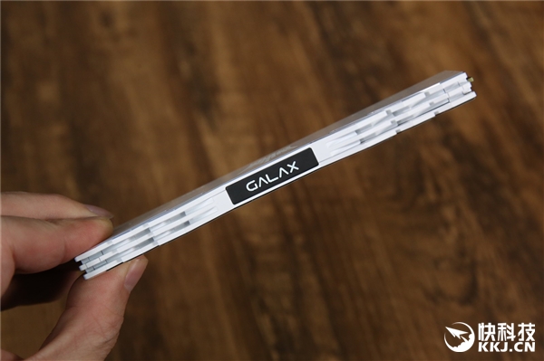 3600MHz！影驰名人堂EXTREME内存开箱图赏：纯白信仰