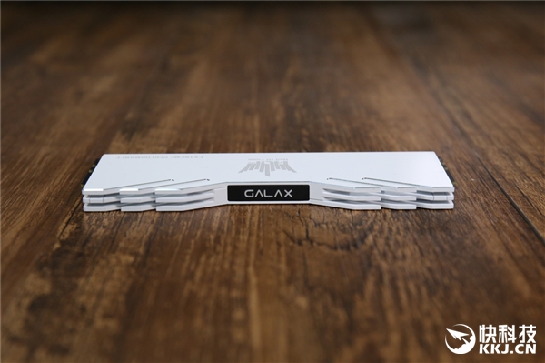 3600MHz！影驰名人堂EXTREME内存开箱图赏：纯白信仰