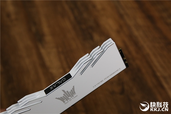 3600MHz！影驰名人堂EXTREME内存开箱图赏：纯白信仰