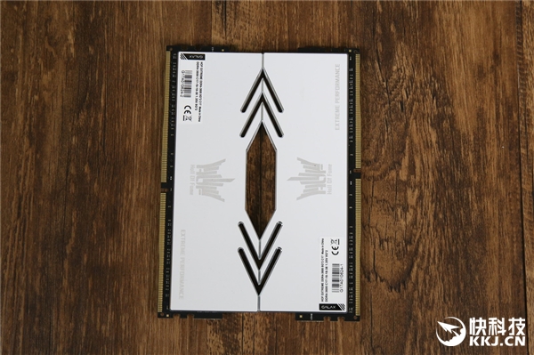 3600MHz！影驰名人堂EXTREME内存开箱图赏：纯白信仰