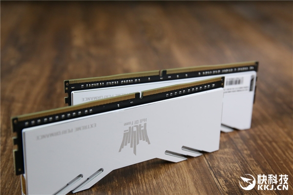 3600MHz！影驰名人堂EXTREME内存开箱图赏：纯白信仰