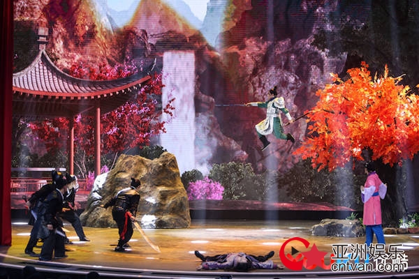 贾冰搭档“贾玲”夺冠 《欢乐喜剧人4》再掀收视热潮