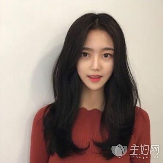 2018款女生长卷发发型，更显浪漫唯美气质