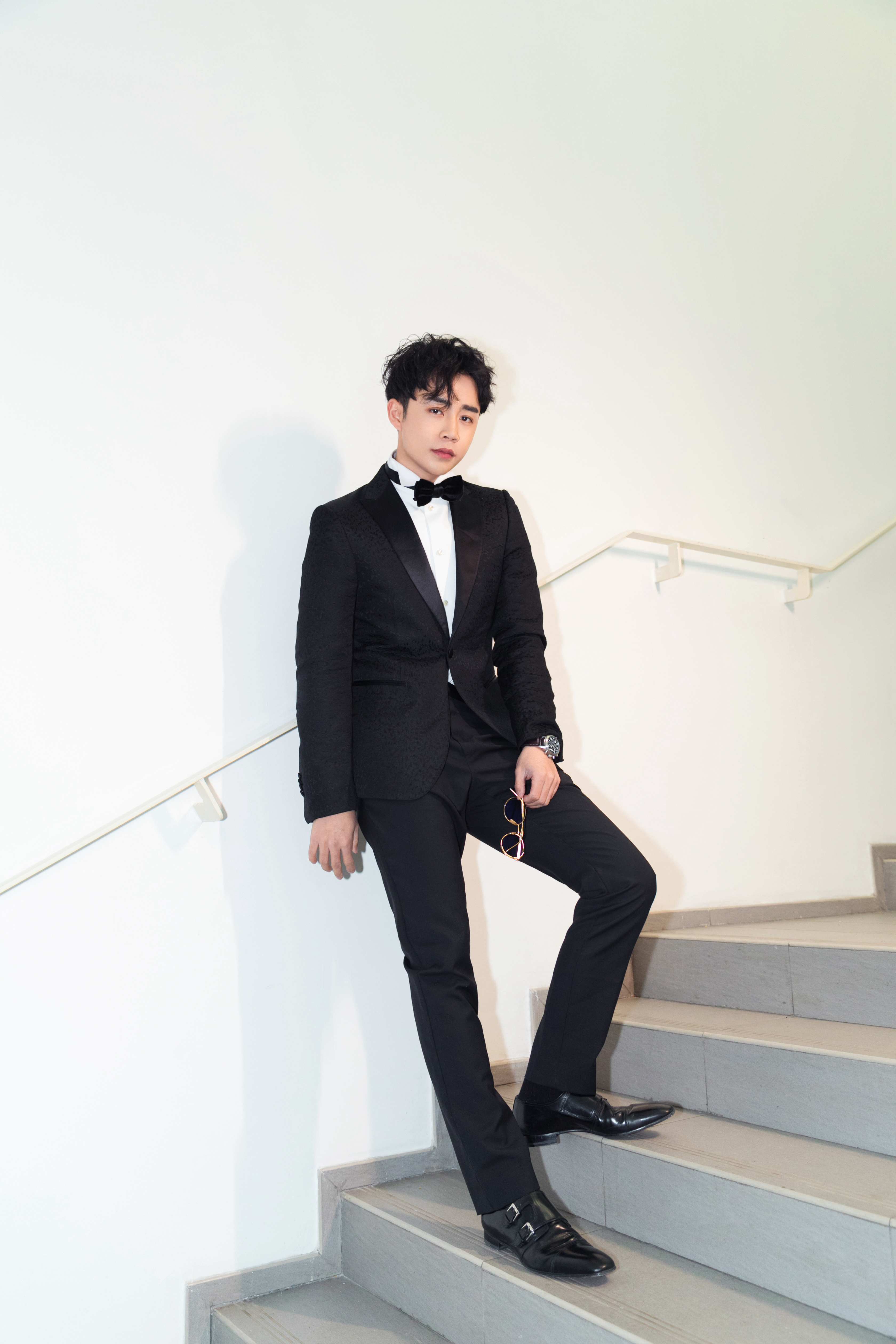 李茂绅士亮相颁奖盛典 获“年度风尚风格男艺人”