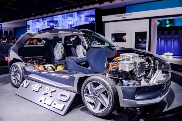 北京现代携全新阵容亮相车展 高性能轿跑LAFESTA全球首发