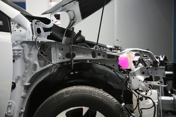 一汽丰田RAV4荣放拆解见证：多方面安全防护细致到位