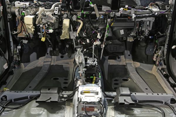 一汽丰田RAV4荣放拆解见证：多方面安全防护细致到位