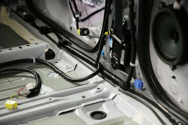 一汽丰田RAV4荣放拆解见证：多方面安全防护细致到位