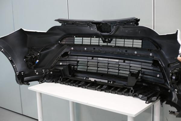 一汽丰田RAV4荣放拆解见证：多方面安全防护细致到位