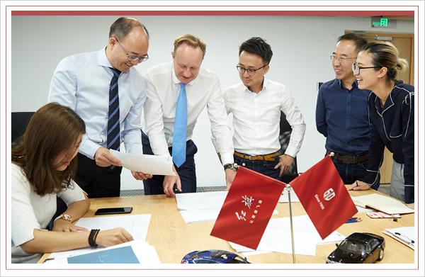 英伦范遇上中国风 贾尔斯·泰勒给红旗带来什么