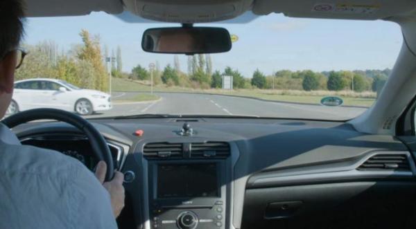 福特利用车间通信技术降低十字路口交通事故发生率