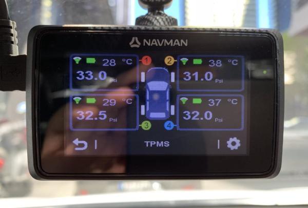 Navman推出全球首款内置胎压侦测系统的行车记录仪