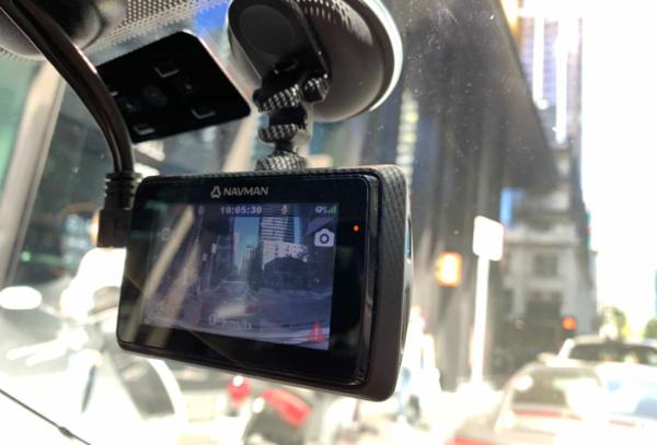 Navman推出全球首款内置胎压侦测系统的行车记录仪