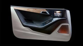 国际汽车零部件集团合作AGC研StreetSmart车门概念 集成玻璃表面作显示器