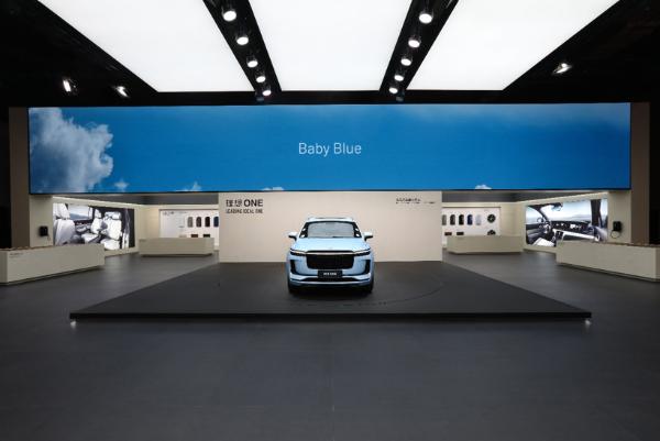 2019上海车展：理想亮相上海国际车展，发布Baby Blue限量版珍珠漆