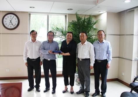 中船重工718所李俊华所长率队到访长城汽车