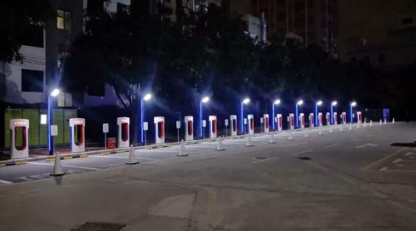 Tesla 华南最大超级充电站点正式启用