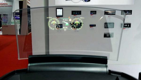ADAYO华阳多媒体车载HUD系列产品再升级，为安全驾驶保驾护航