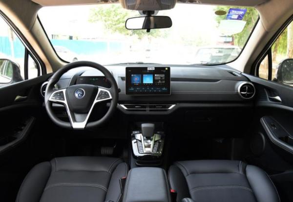比亚迪新款元EV360售10.58万起 内饰换装旋转大屏/配DiLink车载系统