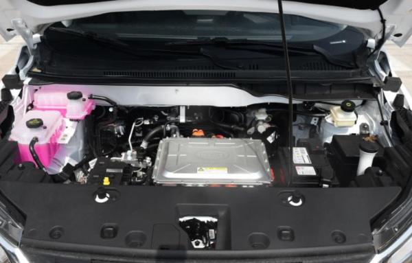 比亚迪新款元EV360售10.58万起 内饰换装旋转大屏/配DiLink车载系统