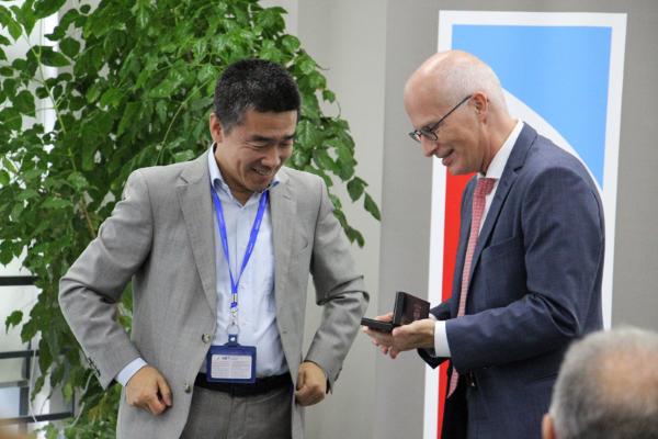 德国汉堡市长一行莅临德莎（tesa）大中华区总部参观访问