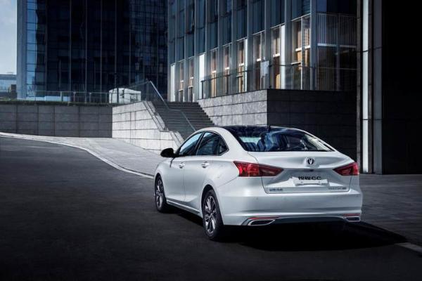 不但更名还改款 长安锐程CC官图发布 造型更年轻