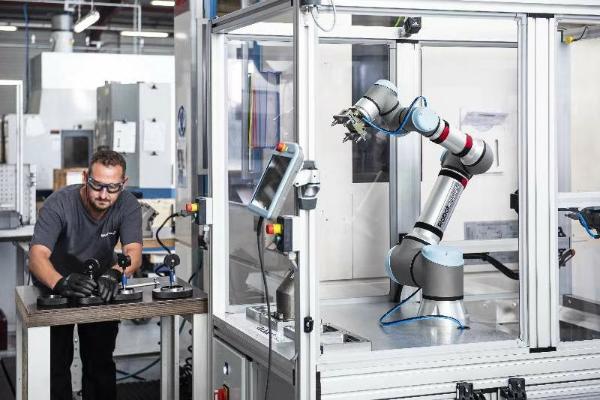 瞄准制造业“痛点” 全球协作机器人市场年复合增速超50%