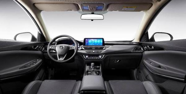 不但更名还改款 长安锐程CC官图发布 造型更年轻