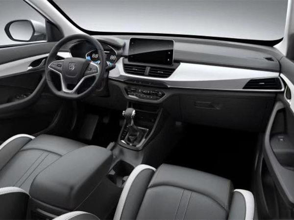 宝骏360 CVT版正式上市 售7.48-8.08万元 油耗不到7L