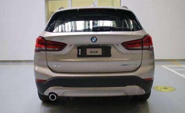 大鼻孔上身 后排空间变态大 新款宝马X1 PHEV申报图