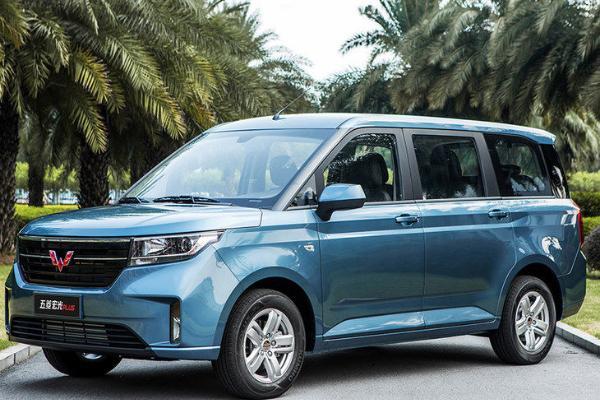 五菱宏光PLUS正式开启预售 将10月份上市 搭1...