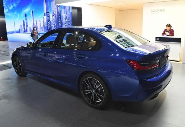2019广州车展 全新宝马3系330i/Li车型售37.99万元起