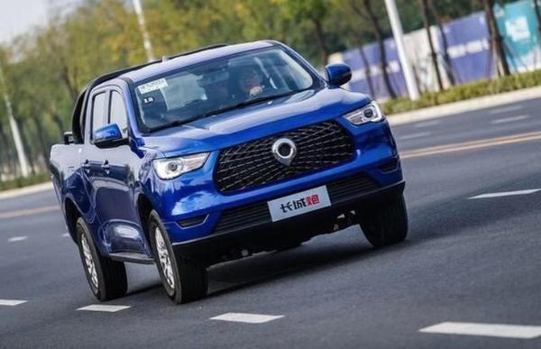 装载能力进一步提升 长城炮单排皮卡实车曝光