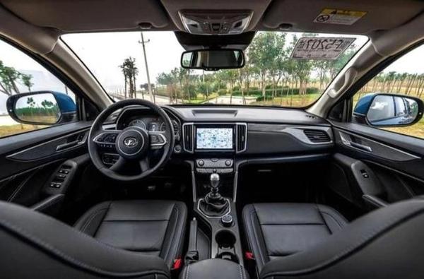 装载能力进一步提升 长城炮单排皮卡实车曝光