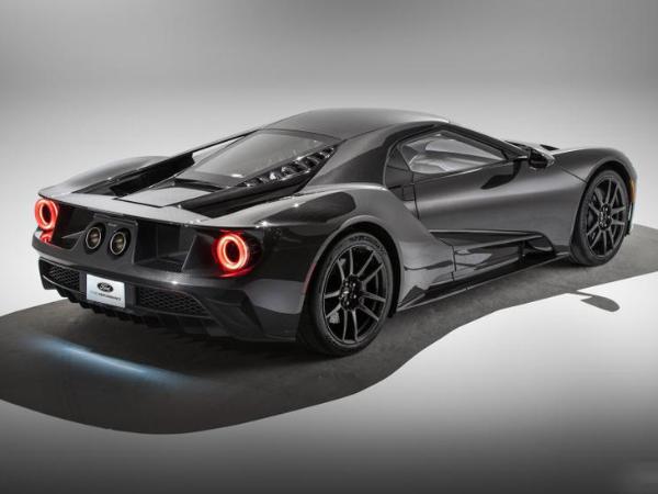 2020款福特GT官图 全碳纤维车身/最大功率660马力