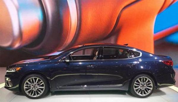 起亚全新一代K7亮相海外 配3.3L V6发动机