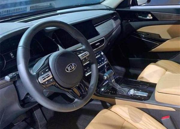 起亚全新一代K7亮相海外 配3.3L V6发动机