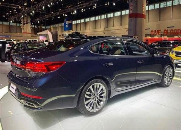 起亚全新一代K7亮相海外 配3.3L V6发动机