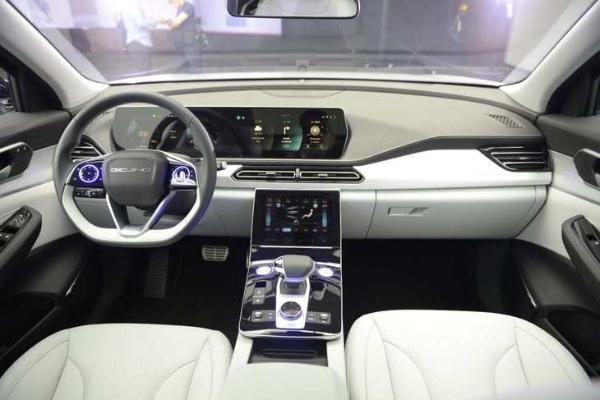 北京汽车BEIJING-X7正式亮相 设计前卫/内饰科技感十足