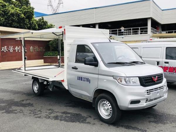 最便宜仅需5.58万元 五菱荣光带你去摆地摊